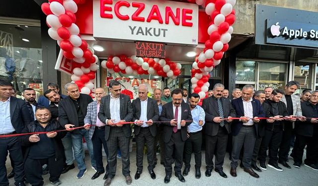 Yüksekova’ya Yeni Hizmet: ‘Yakut Eczanesi’ Açıldı
