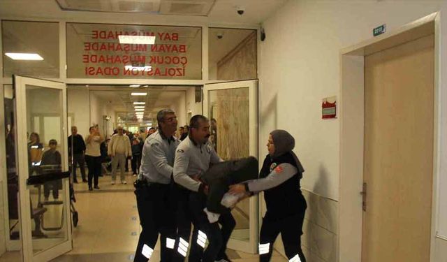 Hastane acilindeki tatbikat gerçeğini aratmadı: Hasta ve yakınları usta oyunculara taş çıkardı