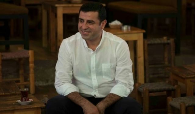 Tahliye bekleyen Demirtaş siyasete geri dönebilecek mi? Hukukçular yorumladı
