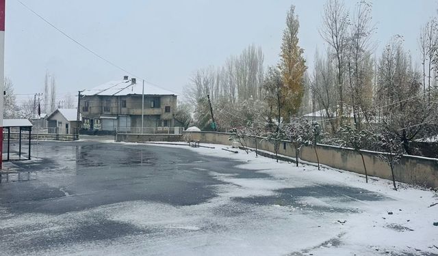 Büyükçiftlik Beldesi beyaza büründü