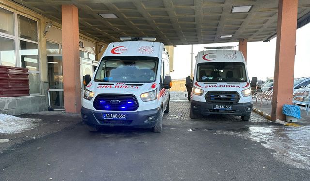 Yüksekova'da aracın çarptığı kişi yaralandı