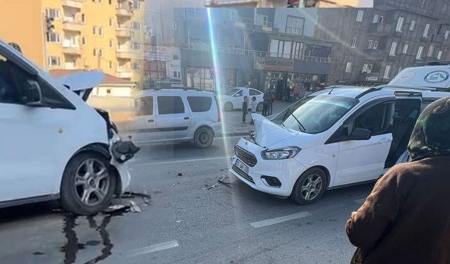 Yüksekova’da  Maddi Hasarlı kaza