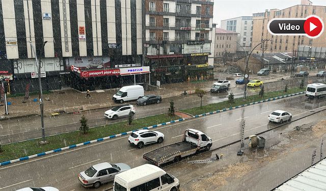 Meteoroloji Uyarmıştı! Yüksekova’da karla karışık yağmur etkili oldu