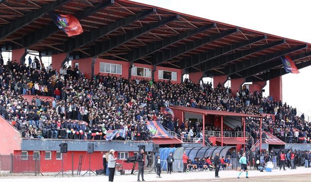 Hakkari’de Spor Altyapısına 3 Yeni Proje Yapılacak