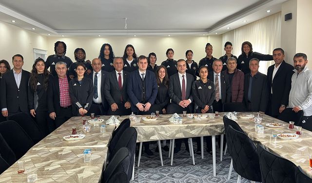 Başsavcısı Hazinedaroğlu'ndan Kadın Futbol Takımı’na ziyaret
