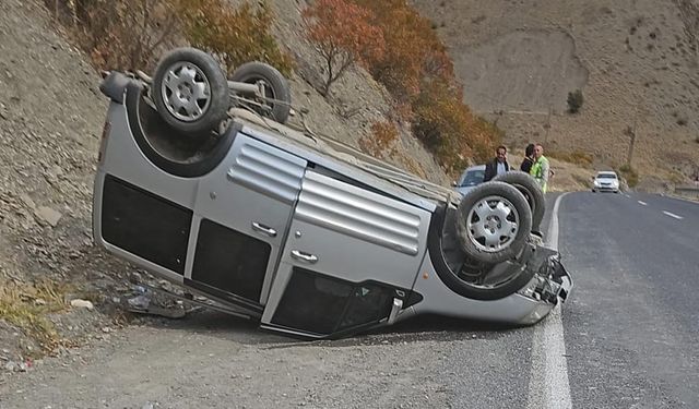 Hakkari-Yüksekova karayolunda kaza: 2 Yaralı