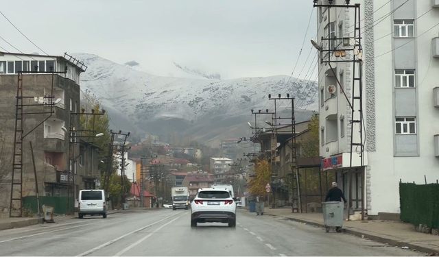 Yüksekova donuyor, yetkililer sessiz !
