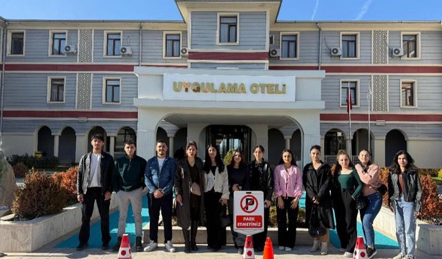 Yüksekova Emniyeti,öğrencilere Van gezisi düzenledi