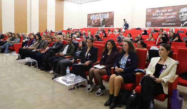 Büyükçekmece’de kadınlar şiddete karşı bir araya geldi