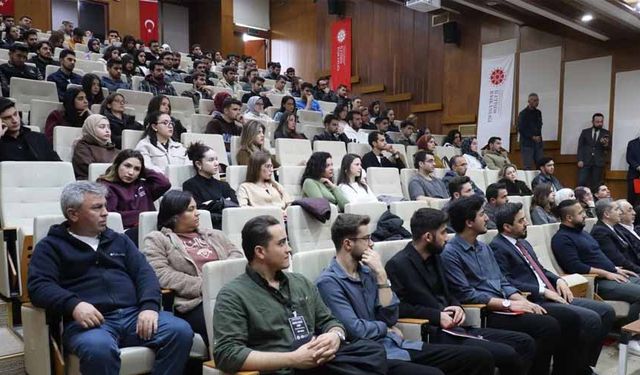 "Geleceğin Liderleri Akademisi" eğitimi düzenlendi