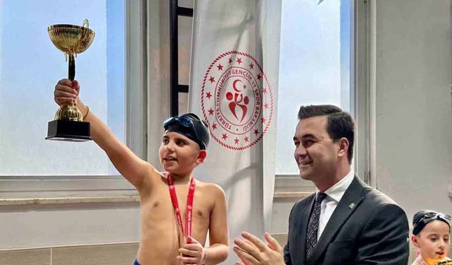 Midyat’ta özel sporcular için yüzme yarışması düzenlendi