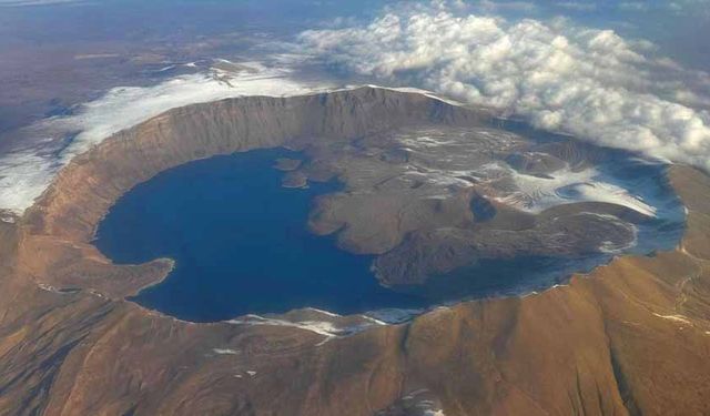Dünyanın ikinci büyük krateri havadan böyle görüntülendi