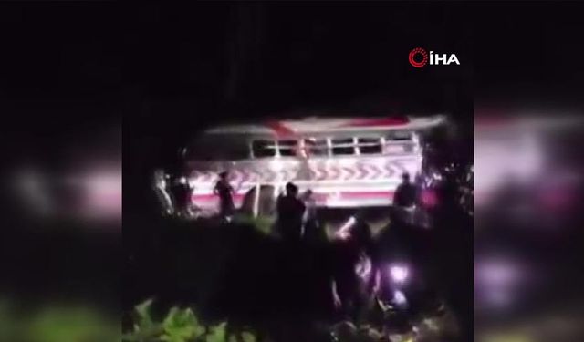 Guatemala’da otobüs uçuruma yuvarlandı: 15 ölü, 19 yaralı