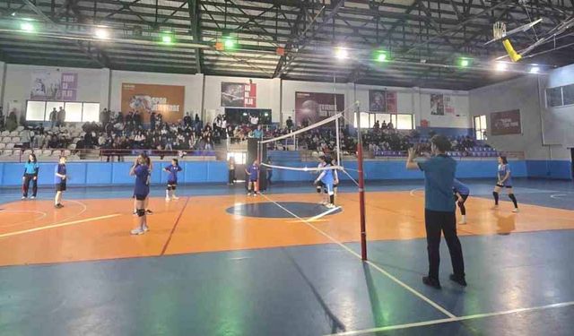 Bitlis’te ‘Okul Sporları Voleybol İl Şampiyonası’ başladı