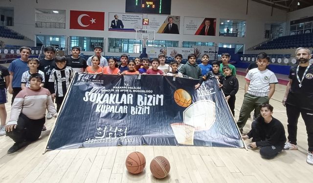 Sokak basketbolu Hakkâri’de nefes kesti