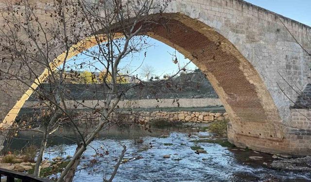 Bin yıllık Haburman köprüsü, tüm ihtişamı ile ayakta
