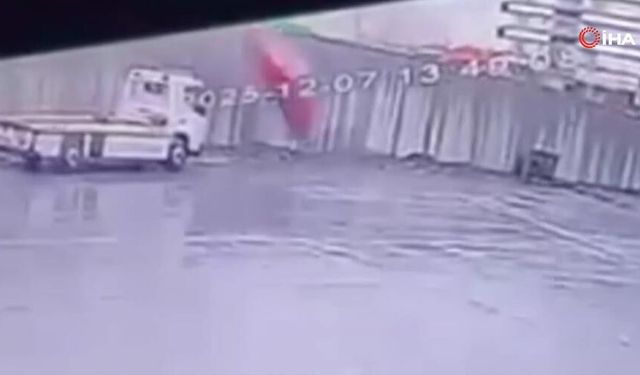 Tatvan’da otomobil köprülü kavşaktan uçtu: 2 yaralı