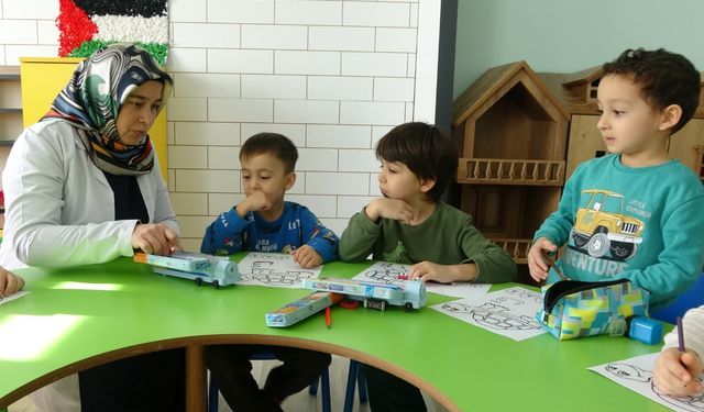 3 çocuk annesinin azmi: Hayvancılıkla uğraşırken çocukların ilk öğretmeni oldu