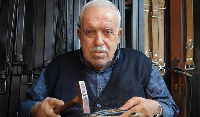 2 metrekarelik dükkanda 48 yıldır mesleğini icra ediyor