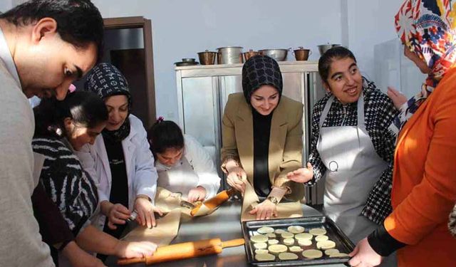 Özel bireyler mutfağa girip yaptıkları kurabiyelerle ağızları tatlandırdı