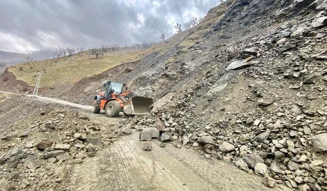Batman’da şiddetli yağışlarla birlikte bazı köy ve mezra yolları ulaşıma kapandı