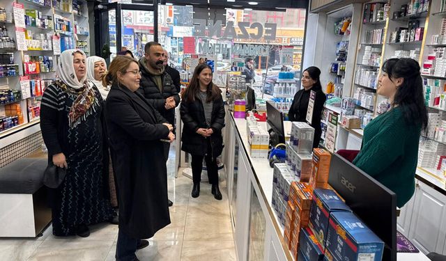 DEM Parti Yüksekova yönetiminden esnaf ziyareti