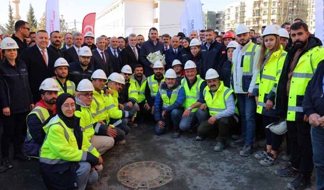 Bakan Kurum: "Son tuğlalarımızı koyuyor, son çivilerimizi çakıyoruz"