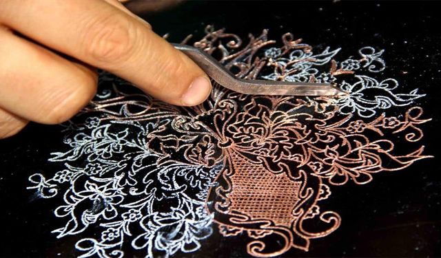 Erzincanlı kadınlar bakır işlemeciliğini yaşatıyor