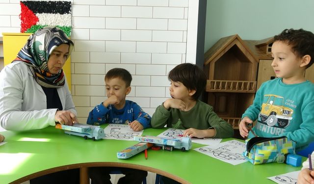 3 çocuk annesinin azmi: Hayvancılıkla uğraşırken çocukların ilk öğretmeni oldu