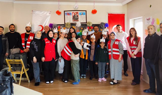 Kızılay’dan engelli çocuklara anlamlı ziyaret