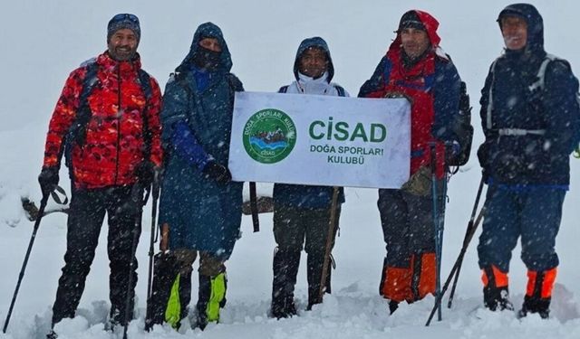 Hakkari’de 2 Bin 800 Rakımlı Bölgeye Zorlu Doğa Yürüyüşü