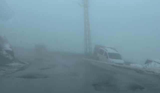 Hakkari’deki Sis Trafiği Olumsuz Etkiliyor