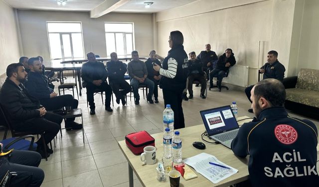 Yüksekova’da itfaiye personeline ilk yardım eğitimi verildi