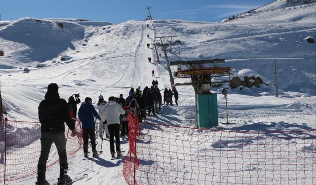 Hakkari'de Kayak sezonu başladı