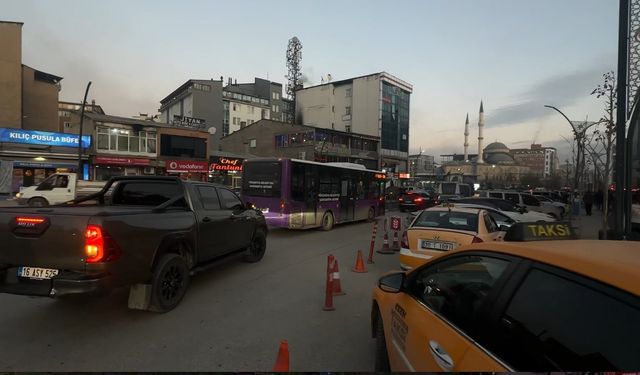 Yüksekova’da trafik çileye döndü