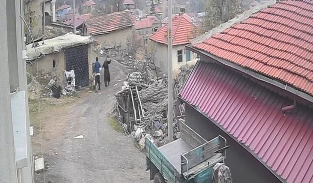 Yerde yatan karısının kafasına tekme attı