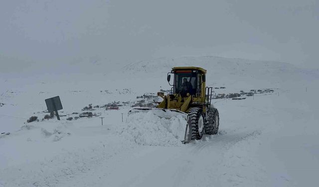 Kars’ta kar kaplanlarının 2 bin 100 rakımda zorlu mesaisi