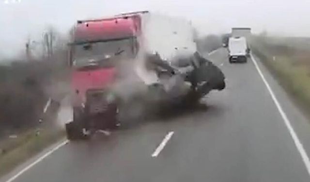 PAOK taraftarlarını taşıyan minibüs Romanya’da kaza yaptı: 7 ölü