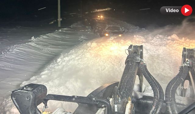 Yüksekova'da tipi nedeniyle mahsur kalan vatandaşlar kurtarıldı