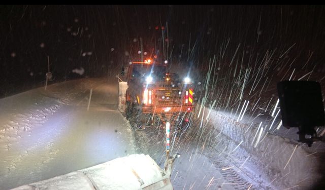 Yüksekova-Şemdinli kara yolunda ulaşım kontrollü sağlanıyor