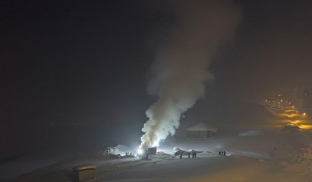 Esentepe'de yangın: Mahalleli Karla Müdahale Ederek Alevleri Söndürdü