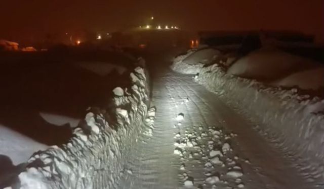 Vatandaşlardan VEDAŞ’a Tepki “Dilekçelerimiz Yırtılıp Çöpe Atılıyor”