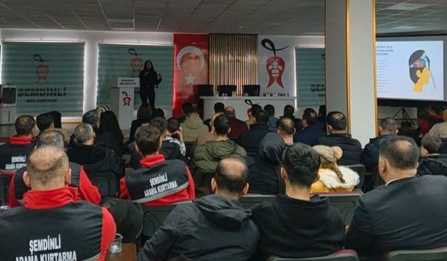 Şemdinli'de "İntiharların Önlenmesinde Ailenin Rolü" Masaya Yatırıldı