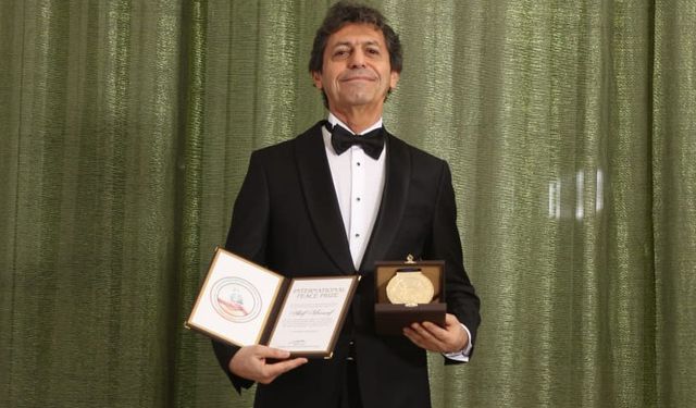 Dünyaca Ünlü Yazar Akif Manaf, 2025 Yılı International Peace Prize Ödülü’nü Aldı