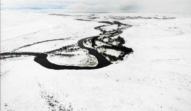 Kars’ta beyaz esaret değil, görsel şölen: Tarım arazileri ve menderesler büyülüyor