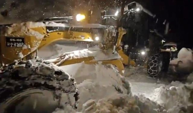 Siirt’te kardan dolayı yolda kalan aile kurtarıldı,