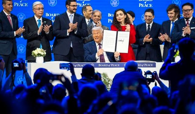 Trump'ın kurduğu Barış Kurulu'nun kuruluş sözleşmesi Davos'ta imzalandı