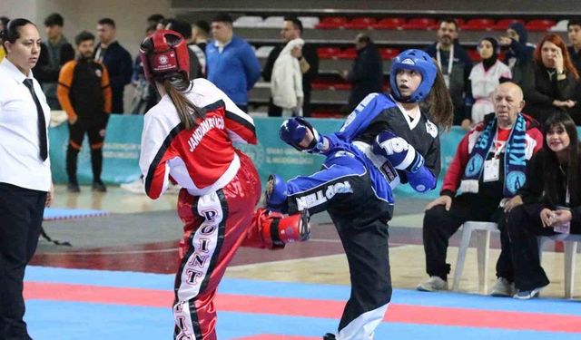 Kick Boks Türkiye Birinciliğinin açılış seremonisi yapıldı