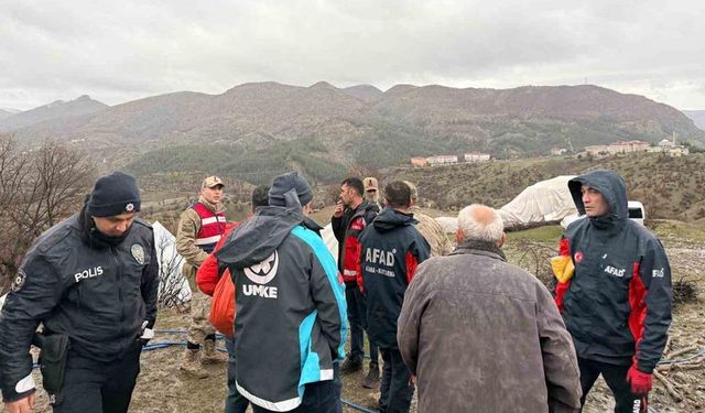 Siirt’te fırtına 20 kişilik ailenin çadırını yıktı
