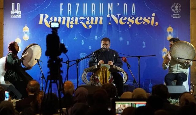 Yakutiye Medresesi’nde santurun zarif nağmeleri yankılandı